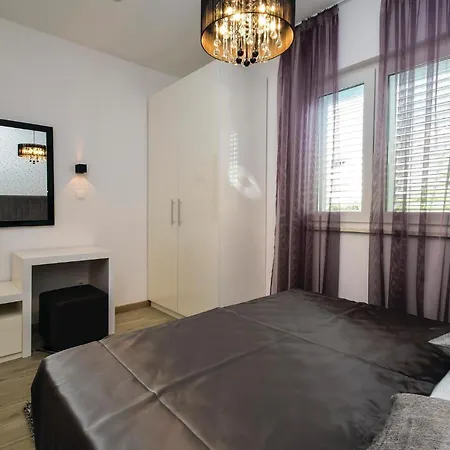 In With Sauna Apartman Rogoznica (Sibenik-Knin)