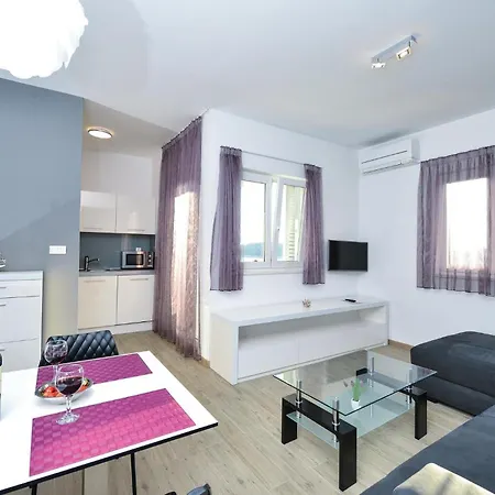 Apartment Beautiful In Rogoznica With Sauna *